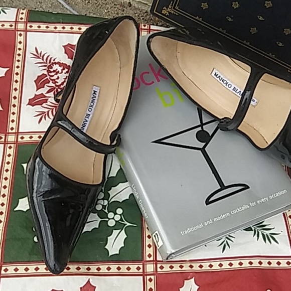 SOLD 💕 Authentic Manolo Blahnik Mary Jane Pumps 2 - Picture 3 of 12